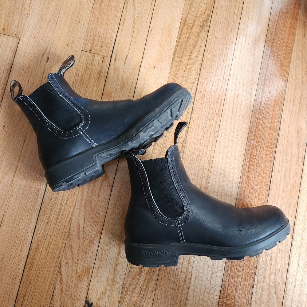 Blundstone boots 9
